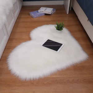 Love shaped imitation wool carpet, floor mat, mattress, sofa cushion, foot pad, plush living room, coffee table, sofa, bedroom