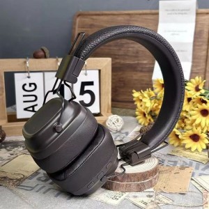 Cross border internet celebrity popular glowing Bluetooth earphones with high aesthetic value, new wireless headset with cool lights, retro earphones